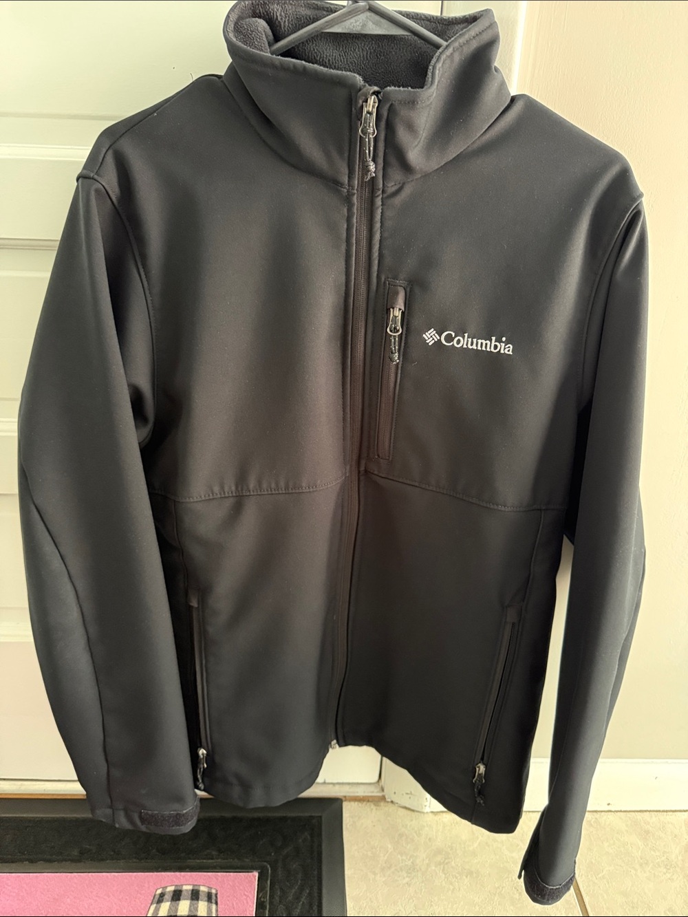 Columbia Black Softshell Jacket with Zip Pockets